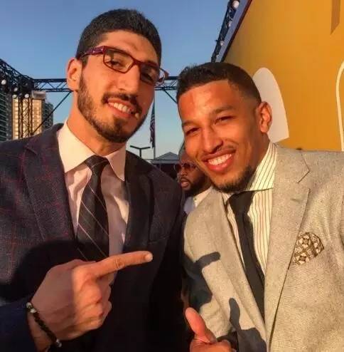 加纳乔点赞罗马诺动态，内容是切尔西已经将他列入引援名单（罗马诺动态获加纳乔点赞：切尔西把他列为引援目标）