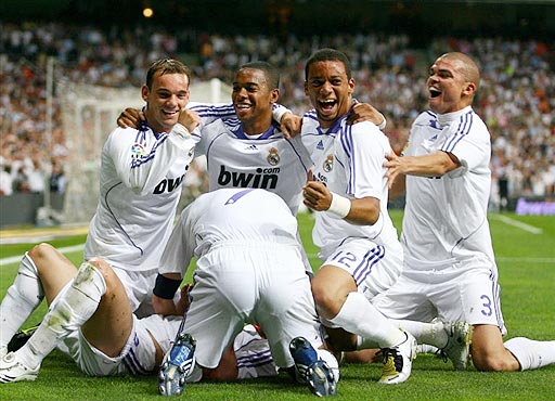 记者：罗马可能向佩7提供降薪合同，迪巴拉的续约要复杂得多（记者：罗马考虑向佩7提供降薪续约，迪巴拉的续约问题更为复杂）