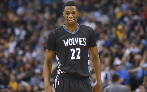 萨利巴：海因策帮了我们很多，他与我们的交流非常多（萨利巴：海因策对我们帮助很大，与我们沟通交流非常频繁）