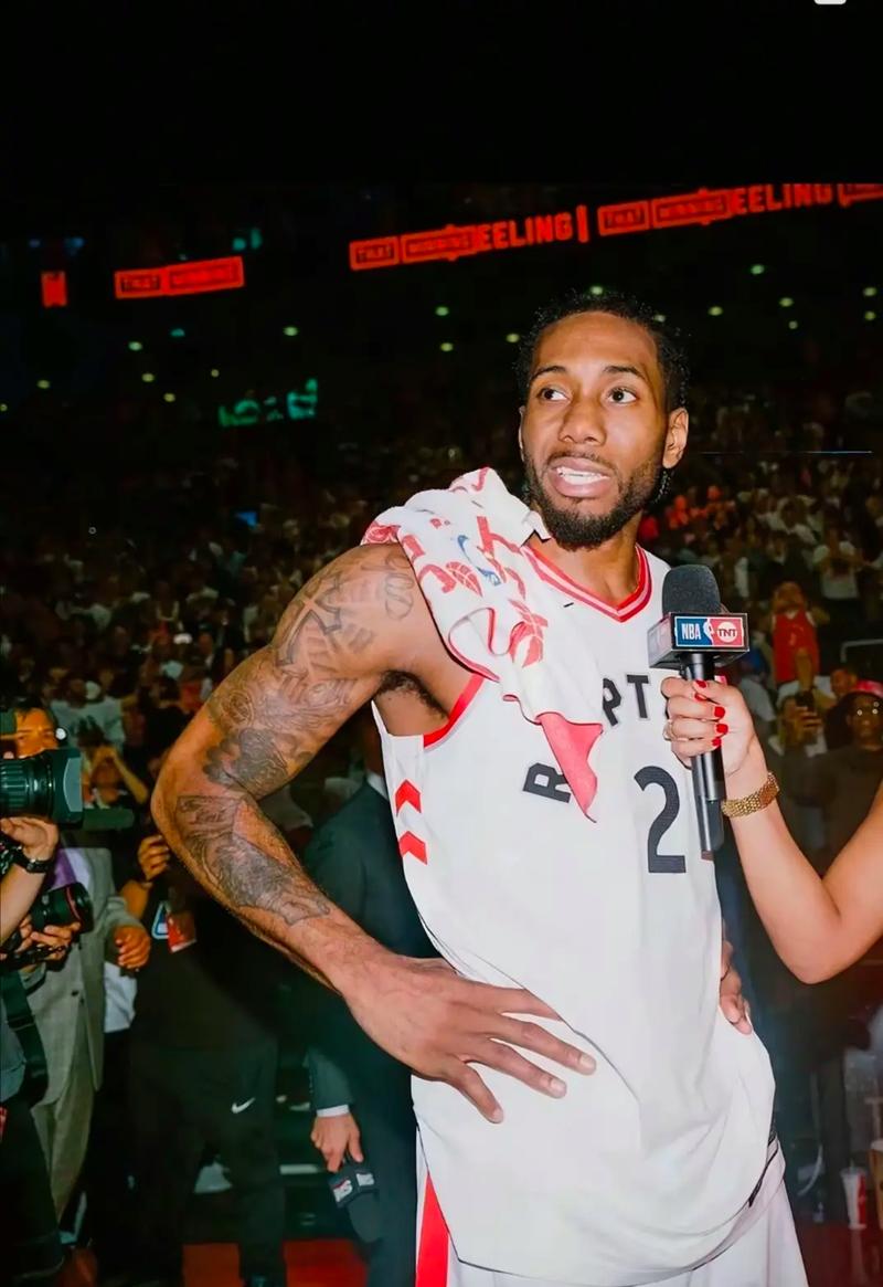 略伦特：很高兴保持不败战绩，和这些优秀球员并肩作战很轻松（略伦特：为不败延续感到欣喜，与顶尖队友并肩作战轻松自如）