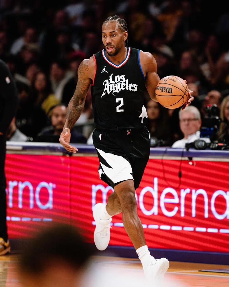 西甲战报：安东尼破门，费兰戴帽，巴塞罗那5-3客胜贝蒂斯（西甲快讯：费兰上演帽子戏法，安东尼建功，巴萨客场5-3击败贝蒂斯）