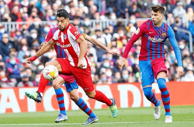 半场： 萨索洛2-1佛罗伦萨，曼德拉戈拉点射，沃尔帕托破门（半场战报：萨索洛暂2-1领先佛罗伦萨，曼德拉戈拉点球命中，沃尔帕托破门）