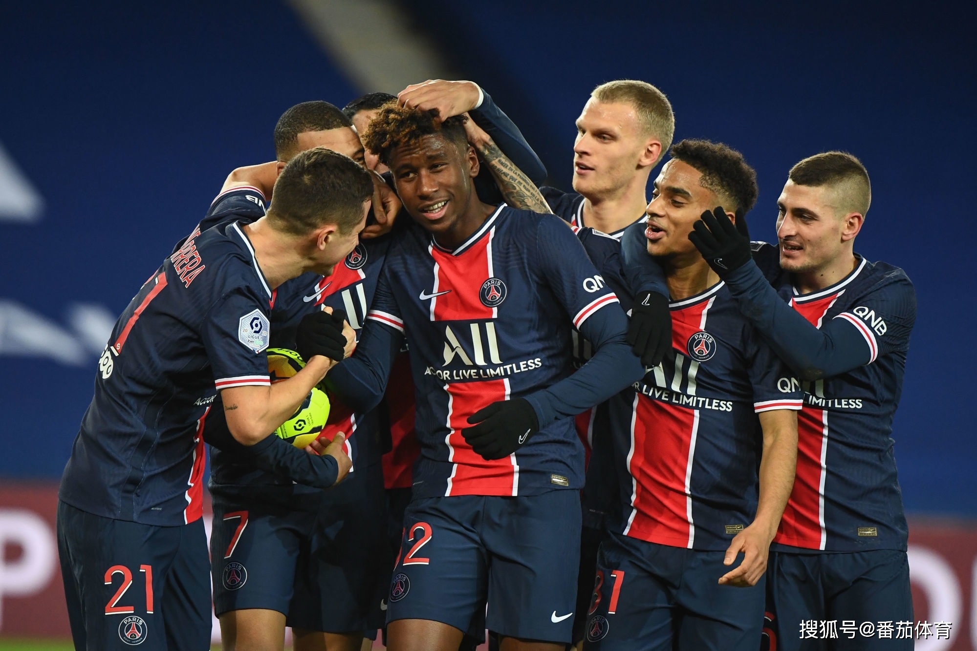 有惊无险，小麦和孔蒂所乘飞机警告灯误报导致飞机迫降（虚惊一场：小麦与孔蒂所乘航班因警告灯误报紧急降落）