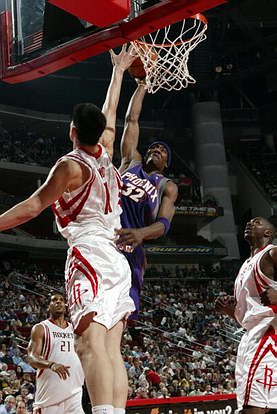 次节连续吃T！活塞半场犯规14-6&罚球19-6独行侠（次节连遭技犯！活塞半场对独行侠犯规14比6、罚球19比6）