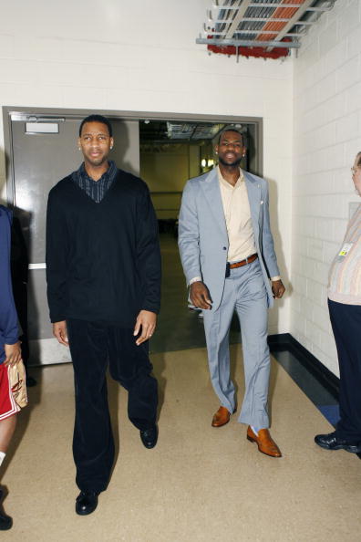 奥斯卡离队、武磊伤缺仍夺冠，海港是目前国内最好的球队吗？（奥斯卡离开、武磊伤停仍封王，海港已是国内最强队吗？）