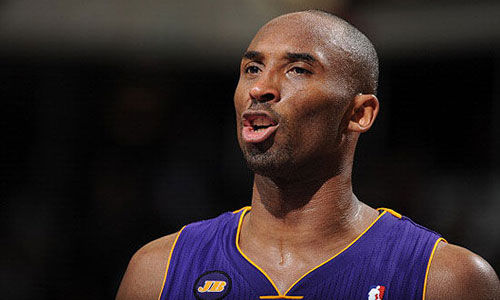 芬奇：为何要我谈判罚？爱德华兹被罚下，你们问他就行了（芬奇：判罚别问我！爱德华兹被罚下，你们去问他吧）