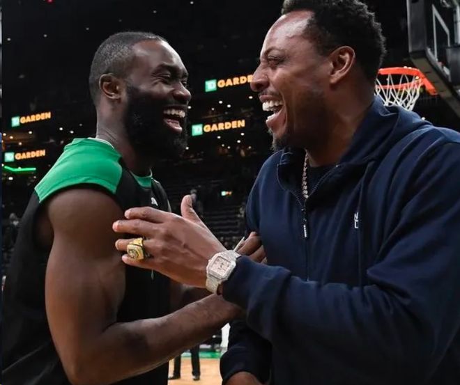 解说：同曦三核驱动使上海难以招架 郭昊文依旧出色但要控制犯规（解说：同曦三核火力全开压制上海 郭昊文表现亮眼但需减少犯规）