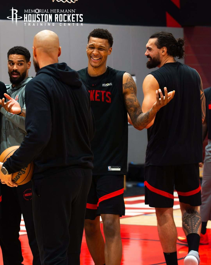 某球员可能回国发展，传闻不断（某球员或将回国发展，传闻持续发酵）