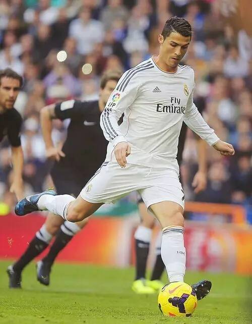 复出3场均替补！马刺主帅：文班重新融入进攻体系还需要时间（复出三战均替补 马刺主帅称文班融入进攻体系仍需时间）