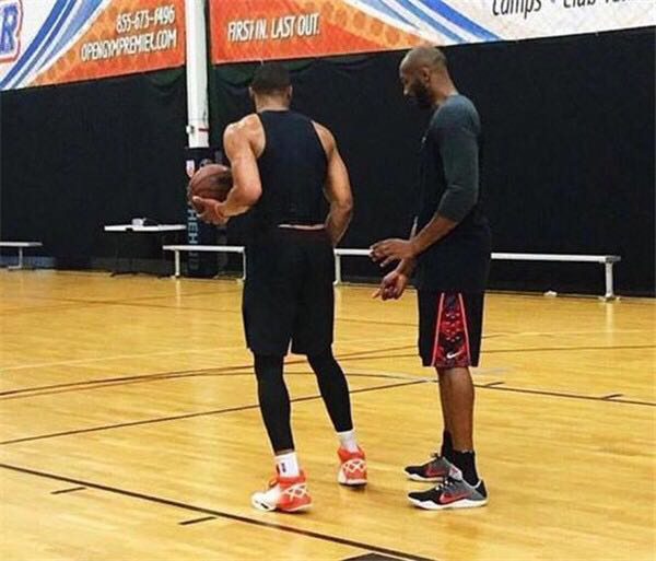 意甲三分制时代，斯帕莱蒂是第二位率队参加过三大德比的主帅（自意甲三分制以来，斯帕莱蒂成为第二位率队参与三大德比的主帅）